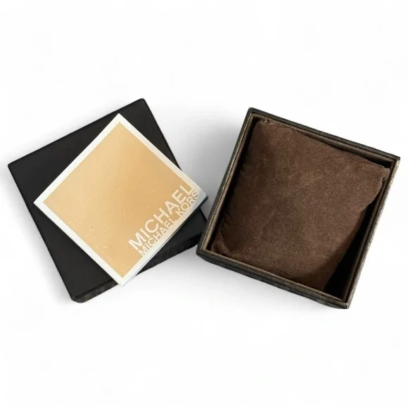 Michael Kors MK-5391 White Ceramic Chronograph Women’s Watch Crystal Bezel - Picture 10 of 11